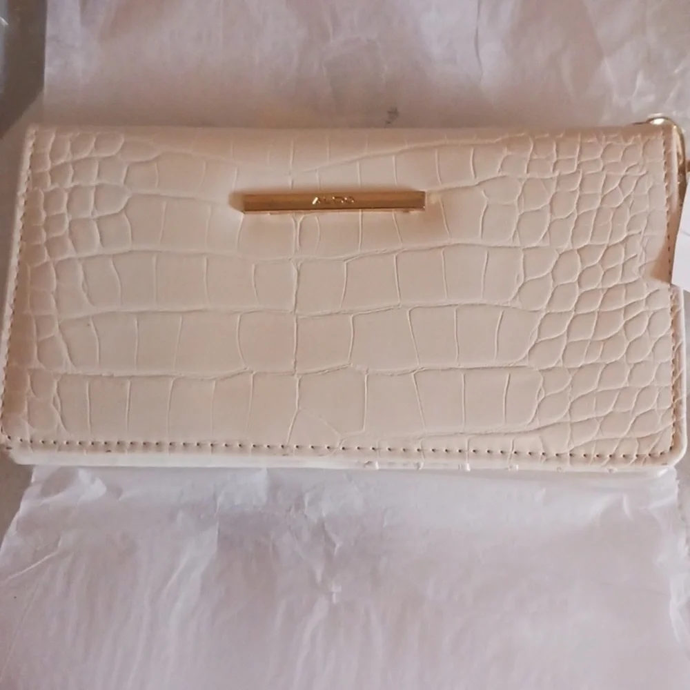 Aldo embossed walle/ wrislet